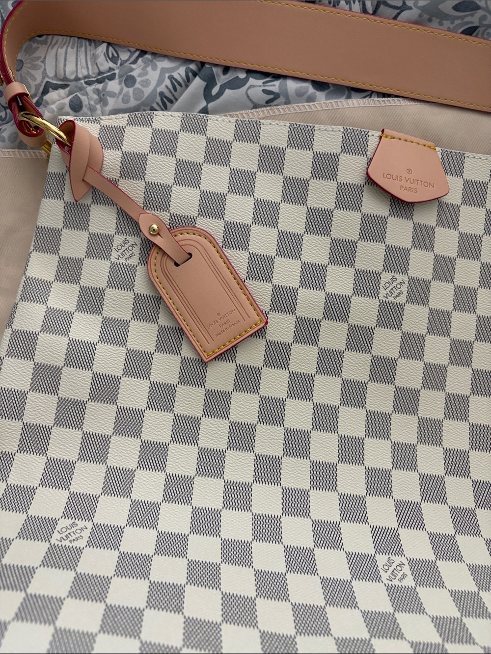 Designer-Inspired Checker Tote in Cream and Pink - Picture 2 of 4